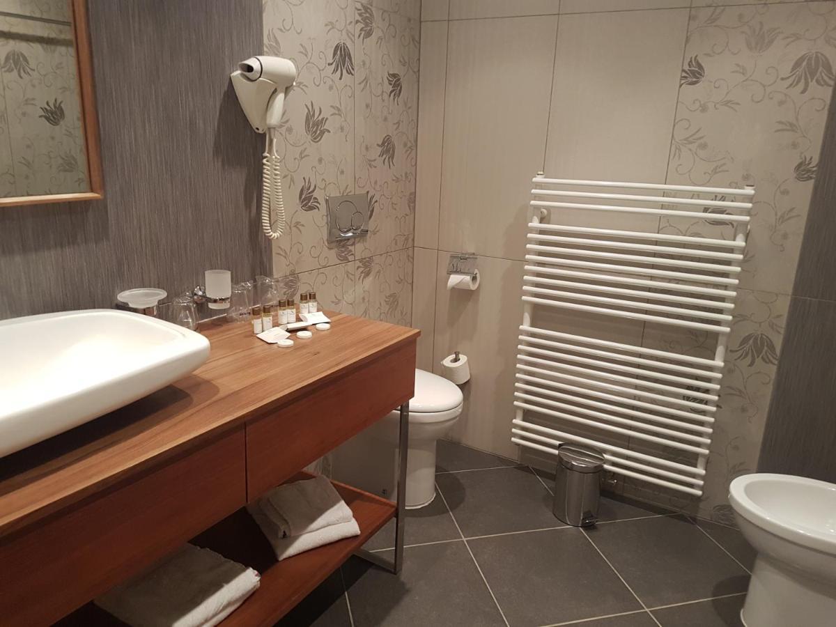 Lambergh Chateau & Hotel Dvorska Vas Kültér fotó