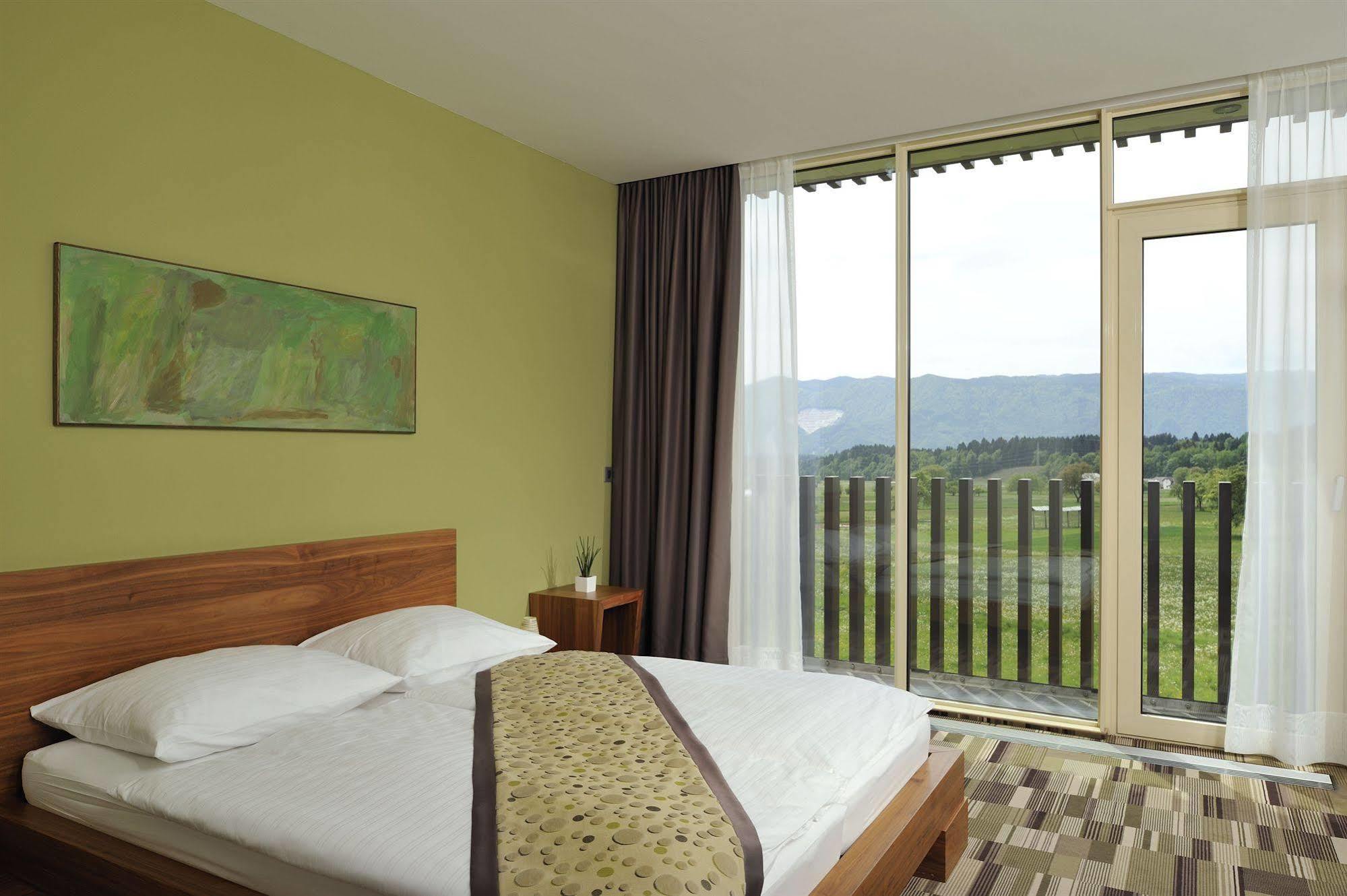 Lambergh Chateau & Hotel Dvorska Vas Kültér fotó