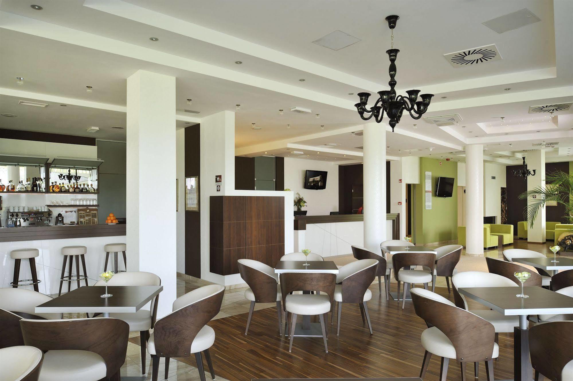Lambergh Chateau & Hotel Dvorska Vas Kültér fotó